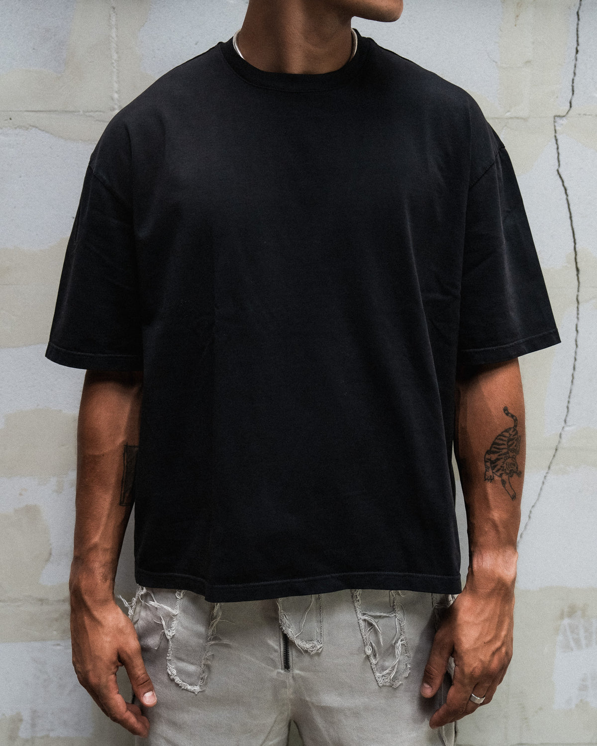 TONAL STUDIOS - T-SHIRT - BLACK